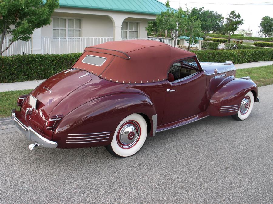  Packard-Darrin 180 Convertible Victoria 1942 года  (фото 10 из 10)